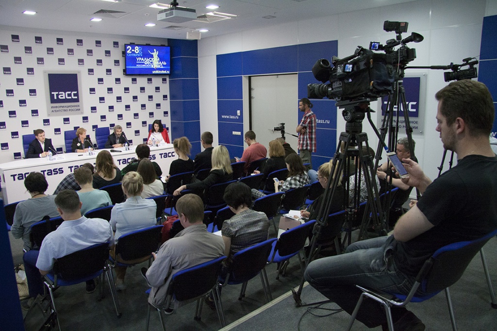 анонсирующая пресс-конференция 2-го Уральского открытого фестиваля российского кино, объявление первых подробностей программы