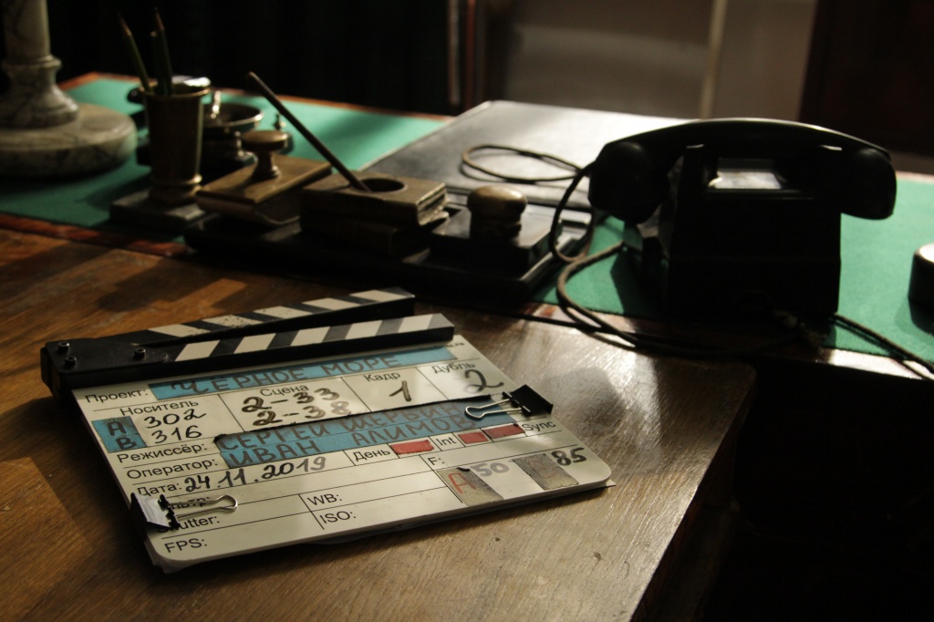 Кадр из сериала "Черное море"