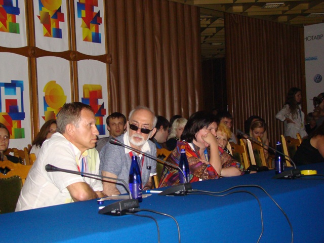 Заседание Гильдии киноведов и кинокритиков на 22 фестивале "Кинотавр"