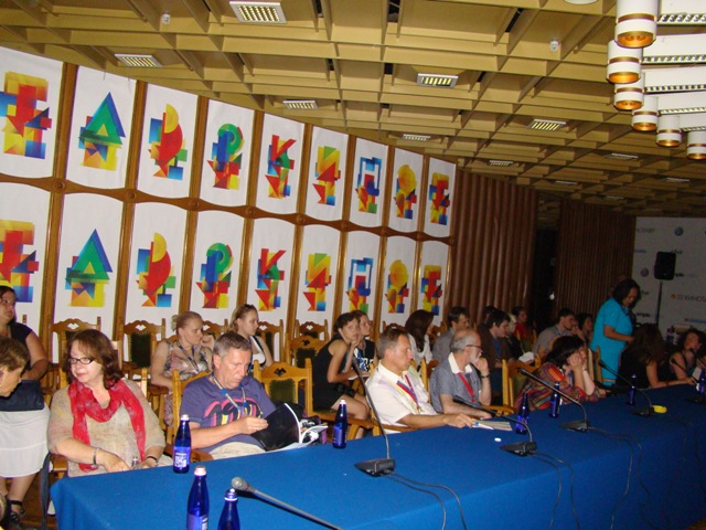 Заседание Гильдии киноведов и кинокритиков на 22 фестивале "Кинотавр"