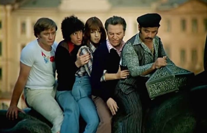 Кадр из фильма "Невероятные приключения итальянцев в России" Кадр из фильма "Невероятные приключения итальянцев в России"