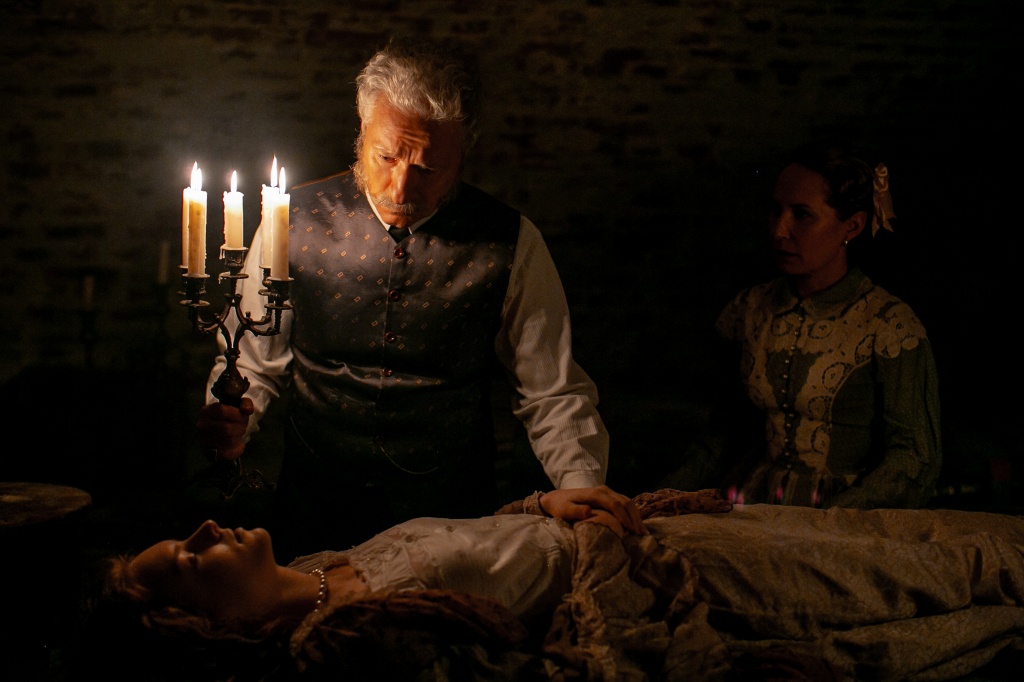 кадр из сериала Анна-детективъ