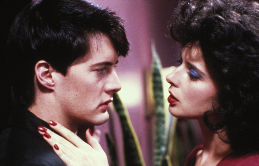 кадр из фильма Синий бархат