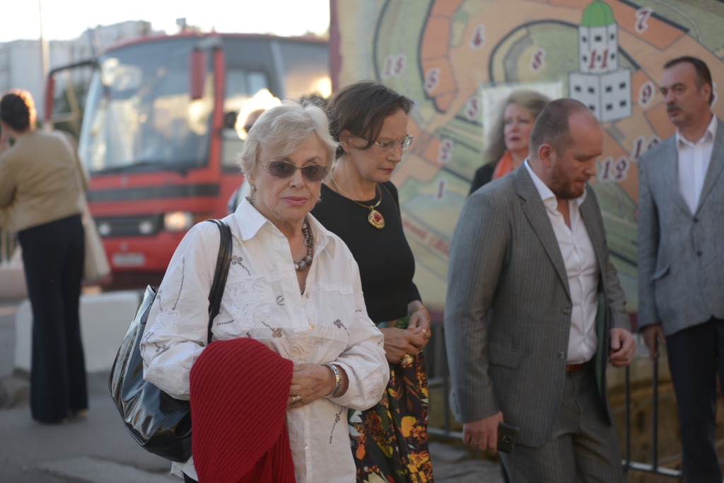 23-й фестиваль "Окно в Европу", церемония закрытия, режиссер и продюсер Мира Тодоровская 23-й фестиваль "Окно в Европу", церемония закрытия, режиссер и продюсер Мира Тодоровская