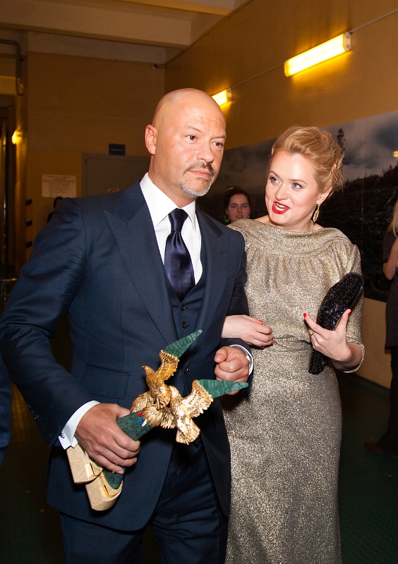 Премия "Золотой орел 2011", режиссер Федор Бондарчук и актриса Анна Михалкова