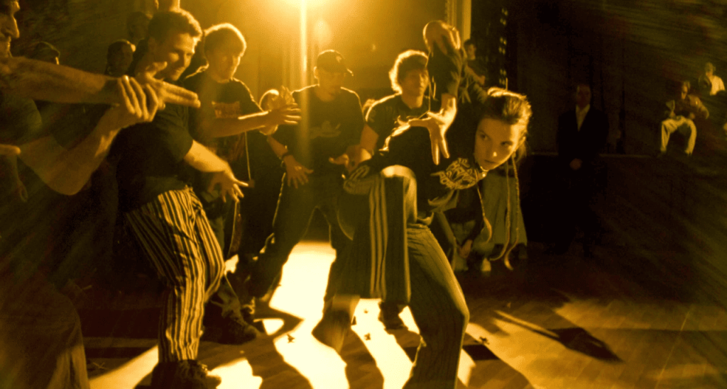 Кадр из фильма Пока небо смотрит