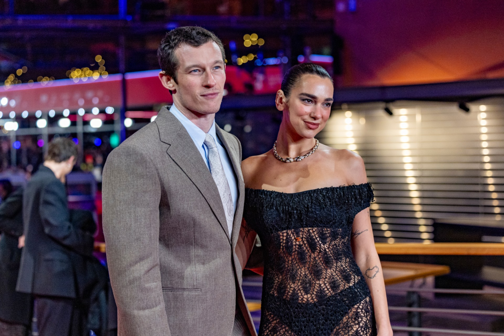 Каллум Тернер и Дуа Липа на премьере фильма Обрезка розовых кустов / Rosebush Pruning Каллум Тернер и Дуа Липа на премьере фильма Обрезка розовых кустов / Rosebush Pruning