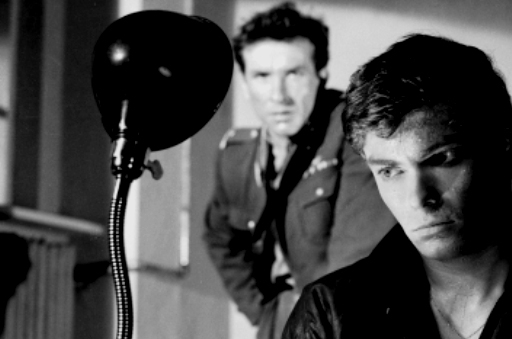 кадр из фильма Пепел и алмаз