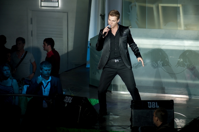 Открытие 85 Российского международного кинорынка, певец Алексей Воробьев