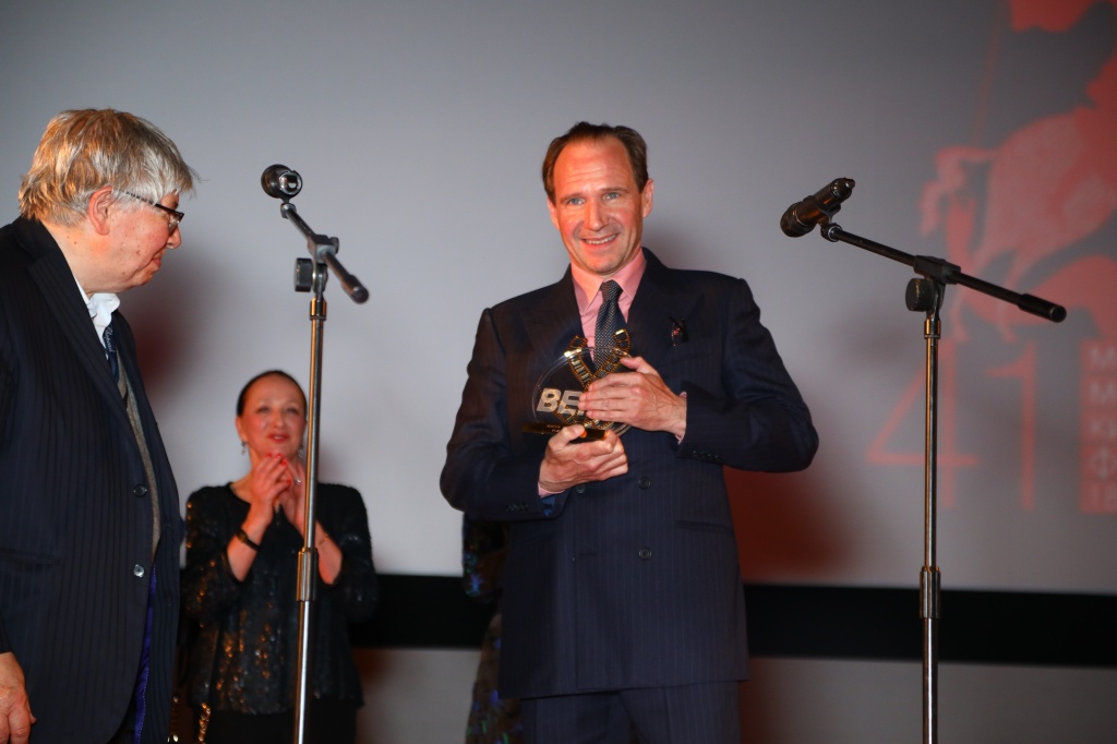 Рэйф Файнс получил приз «Верю. Константин Станиславский» 