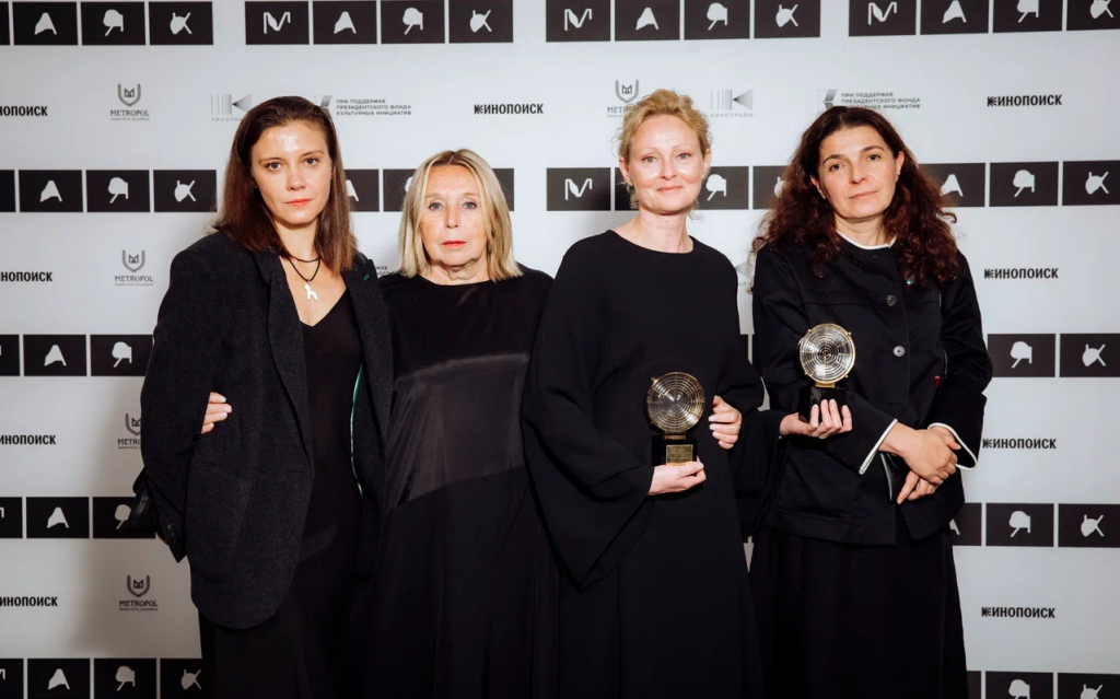 Съемочная группа фильма Над вечным покоем