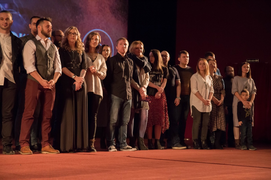 Премьера фильма "Пришелец", съемочная группа на сцене перед показом