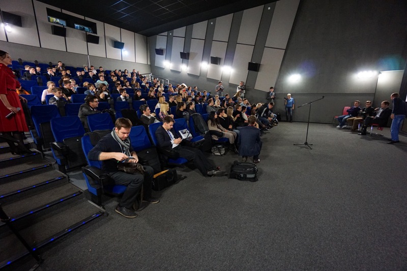 фестиваль "Восток & Запад. Классика и Авангард", круглый стол "Каким должно быть современное кино о войне: правдивым или глянцевым"