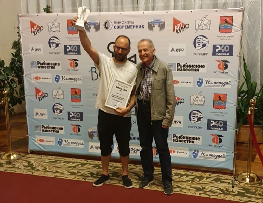 Михаил Местецкий с премией Белый слон Михаил Местецкий с премией Белый слон