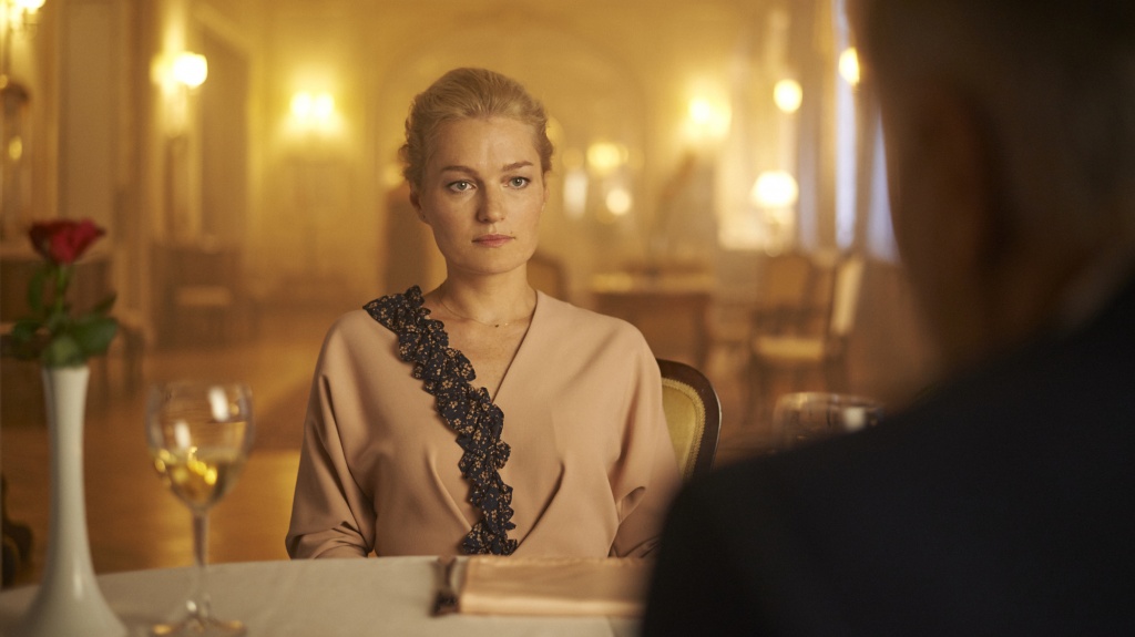 кадр из фильма Посольство