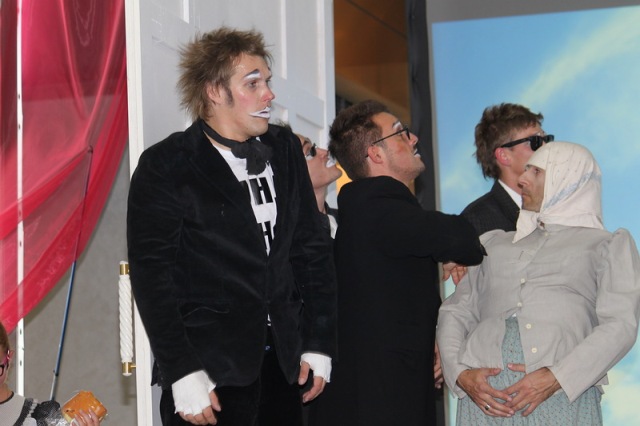 Открытие фестиваля Будем жить