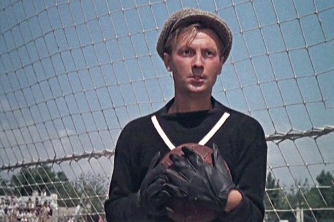 кадр из фильма Запасной игрок