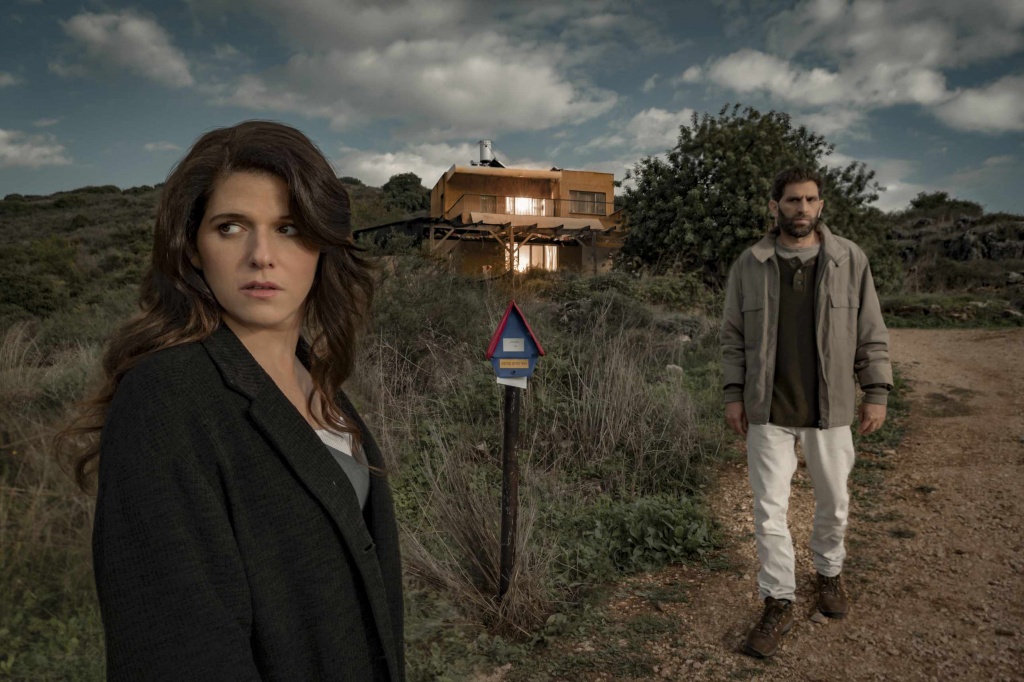 кадр из сериала Sleeping Bears кадр из сериала Sleeping Bears