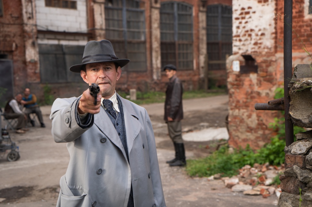 кадр из фильма За час до рассвета