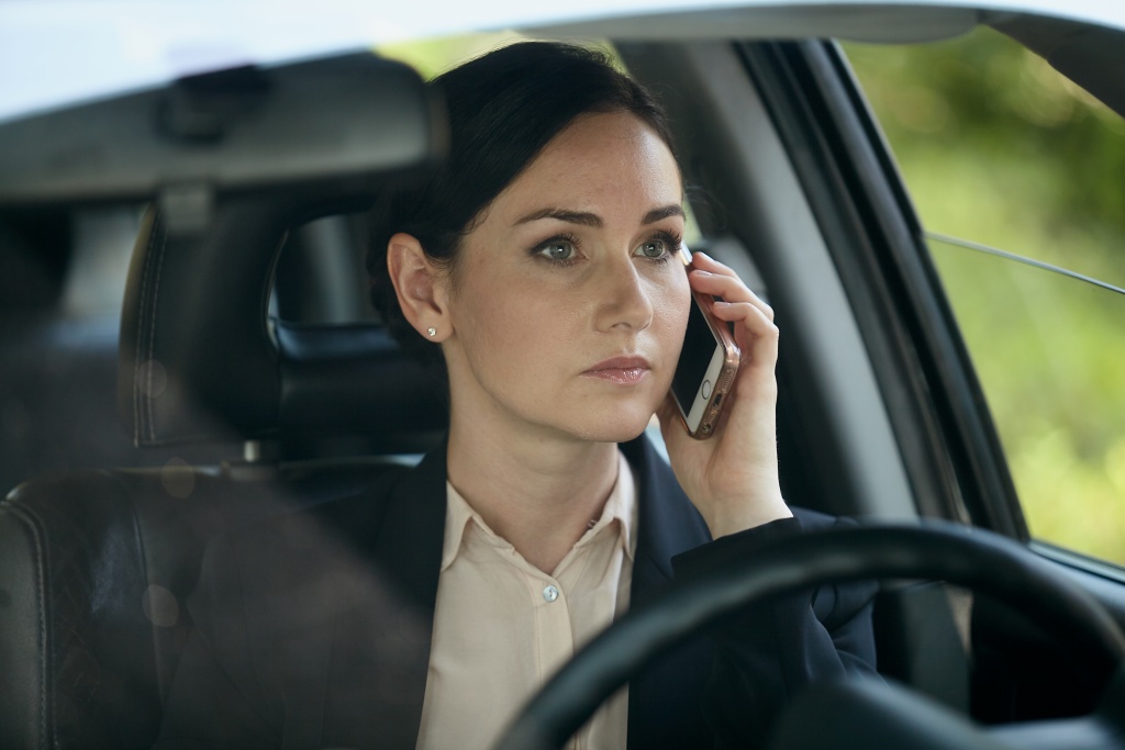 кадр из сериала Эксперт