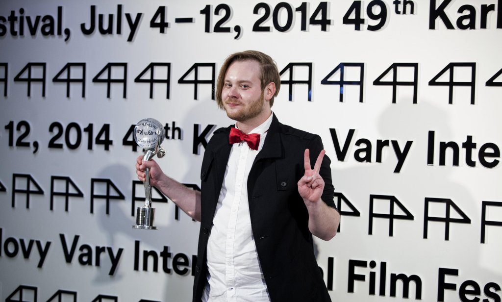 победителем во второй по значимости конкурсной программе «К Востоку от Запада» стала российская лента «Класс коррекции» Ивана И.Твердовского