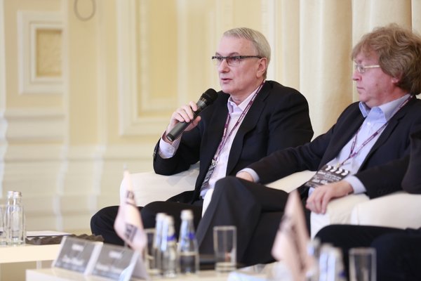 ежегодная конференция газеты Ведомости - Индустрия кино. Игра за кадром, Сергей Зернов, Олег Иванов