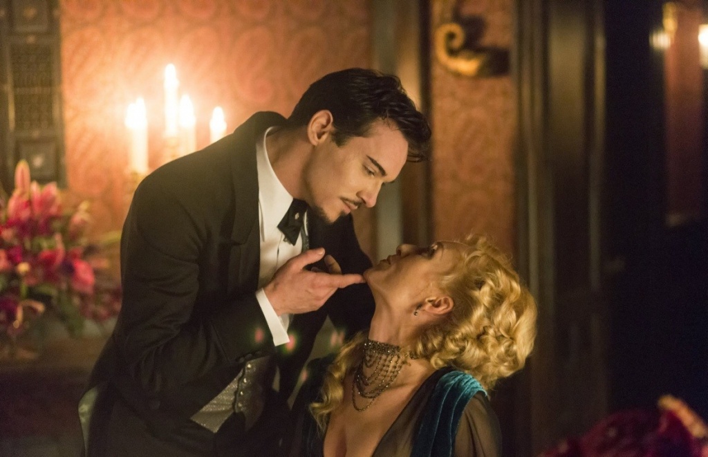 кадр из сериала "Дракула"