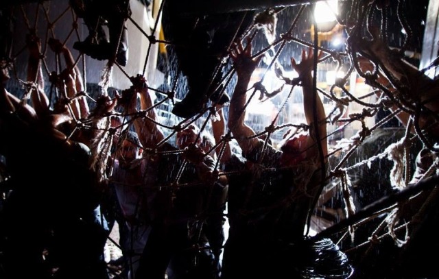 кадр из фильма "Репортаж: Апокалипсис"