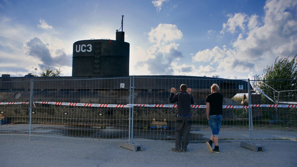 кадр из фильма Into the Deep