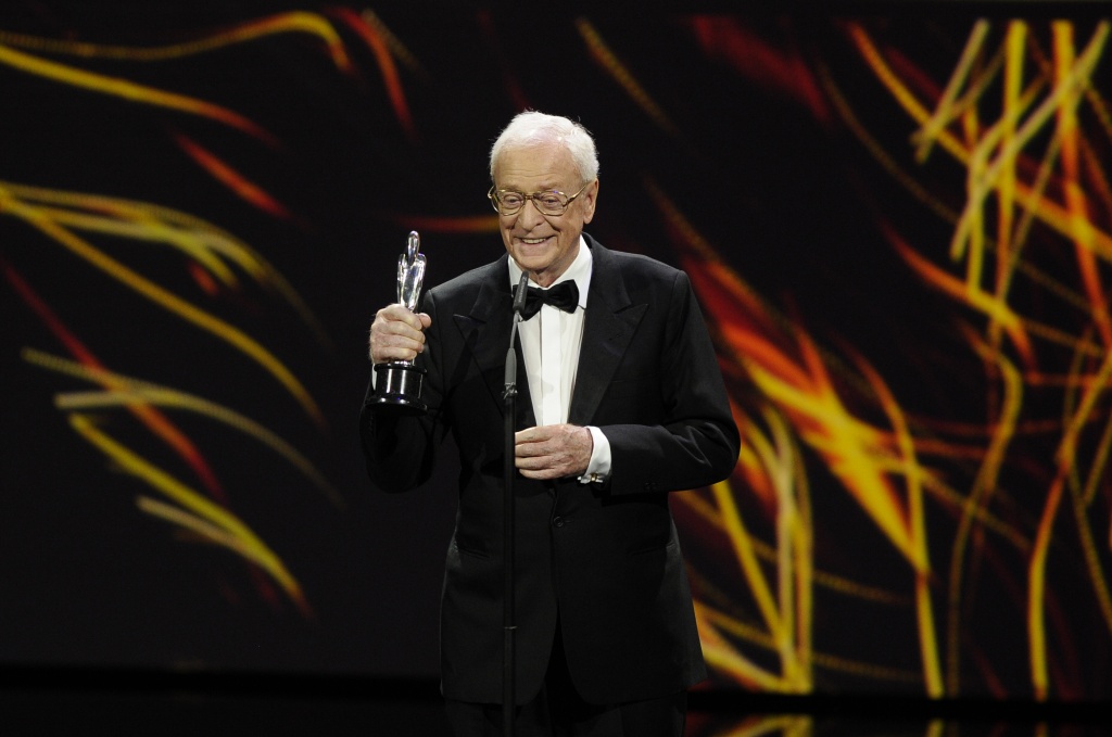 28-я церемония награждения лауреатов премии Европейской Киноакадемии European Film Awards, вручение почетного приза Президента и Совета директоров EFA (Сэр Майкл Кейн)