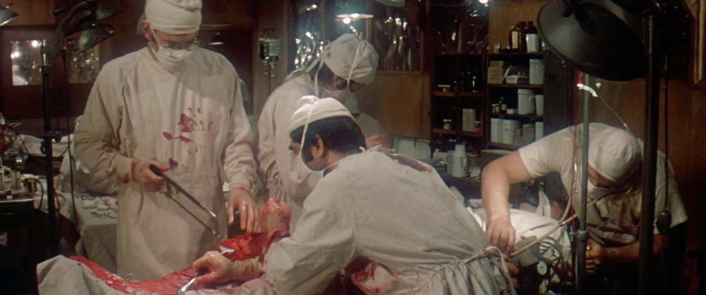 кадр из фильма Военно-полевой госпиталь, режиссер Роберт Олтман