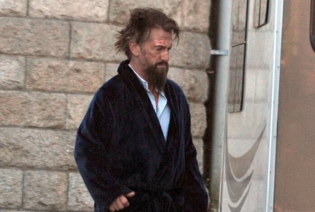 кадр из фильма Профессор и безумец