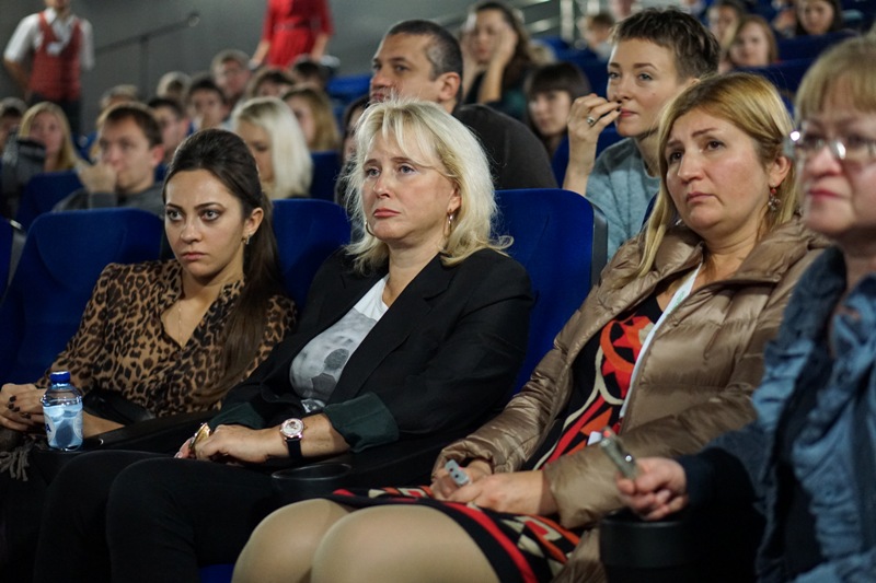 фестиваль "Восток & Запад. Классика и Авангард", круглый стол "Каким должно быть современное кино о войне: правдивым или глянцевым", президент фестиваля Татьяна Воронецкая 