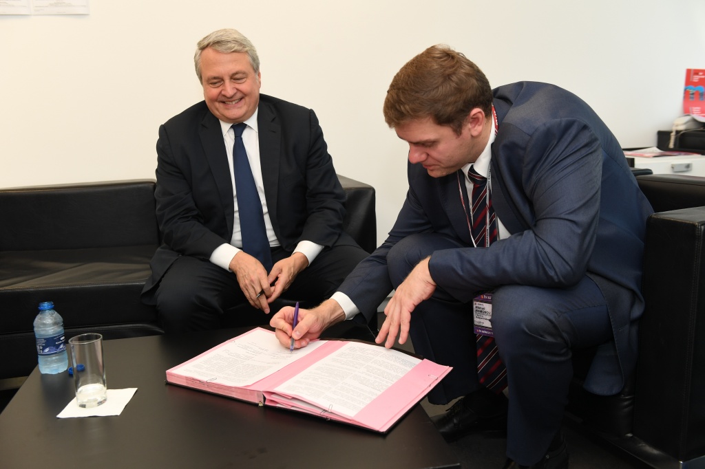 MIPCOM 2017, подписание соглашения о сотрудничества между Российским экспортным центром и компанией Reed Midem, Пол Зилк и Михаил Мамонов