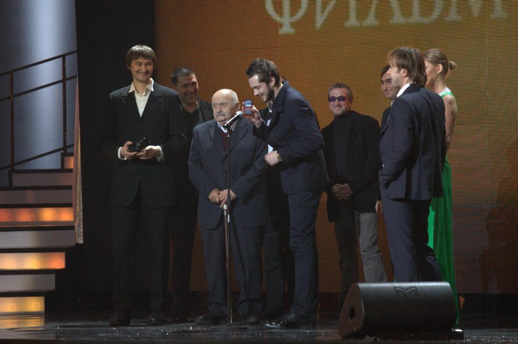 &laquo;Лучшим фильмом года&raquo; стала вопреки прогнозам увенчанная призами российских и международных фестивалей работа Алексея Попогребского &laquo;Как я провел этим летом&raquo;