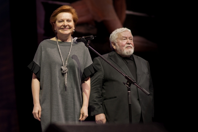 Открытие 11-го фестиваля "Дух огня", губернатор Ханты-Мансийского АО Наталья Комарова и президент смотра Сергей Соловьев