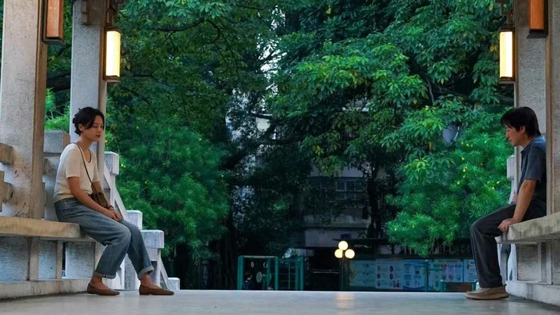 Кадр из фильма Солнце встает над всеми нами / «The Sun Rises on Us All