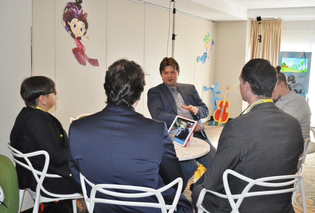 Международный рынок развлекательного контента MIPCOM 2016, беседа на стенде компании Сигнал Медиа