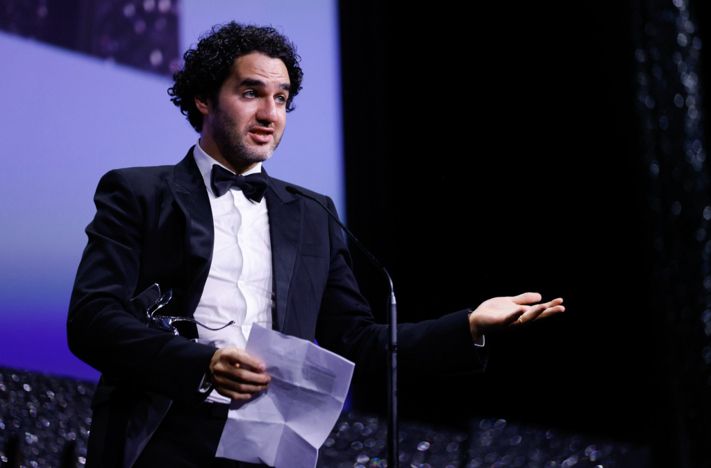 Бен Сэфди получает награду за Лучшую режиссуру