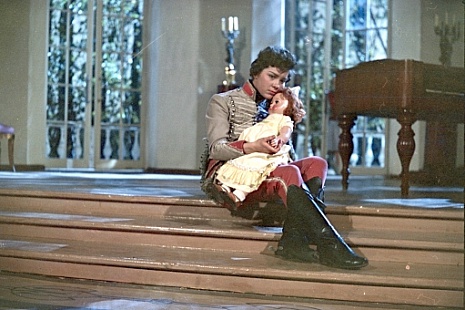 кадр из фильма "Гусарская баллада"