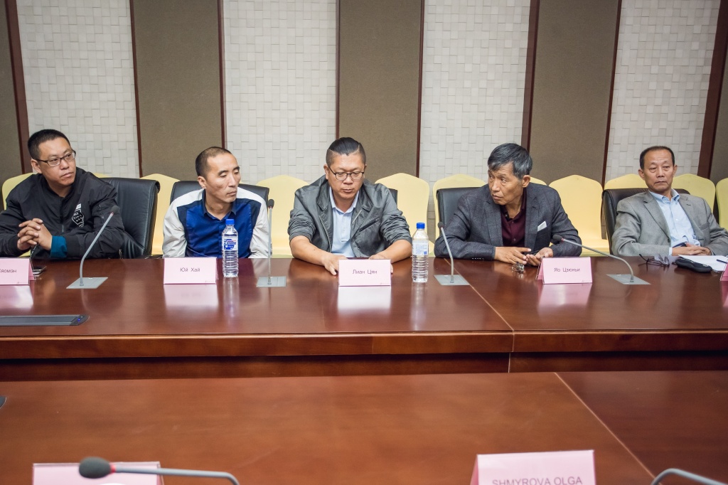 2-й фестиваль кино, культуры и искусства Амурская осень в провинции Ляонин, обсуждение короткометражных фильмов 2-й фестиваль кино, культуры и искусства Амурская осень в провинции Ляонин, обсуждение короткометражных фильмов