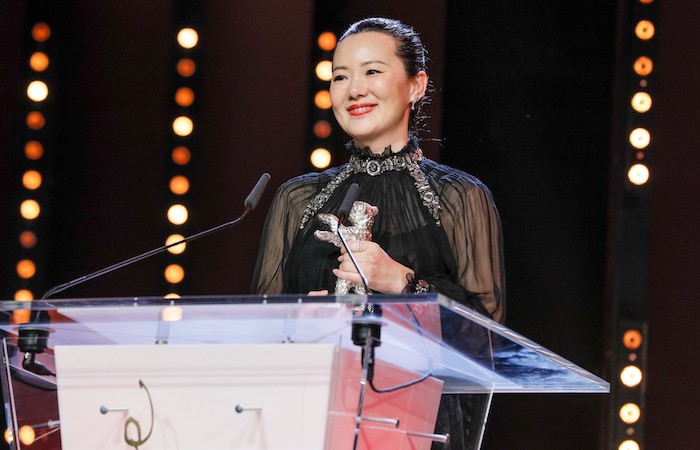 Обе актерские награды получили исполнители главных ролей в фильме Вана Сяошуая «So Long, My Son» - Ван Цзинчунь и Юн Мэй. «So Long, My Son» - трогательная история о семье, пострадавшей из-за политики Китая, ограничивающей возможность иметь нескольких детей. 