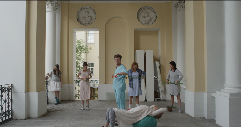 кадр из фильма "Значит любит"