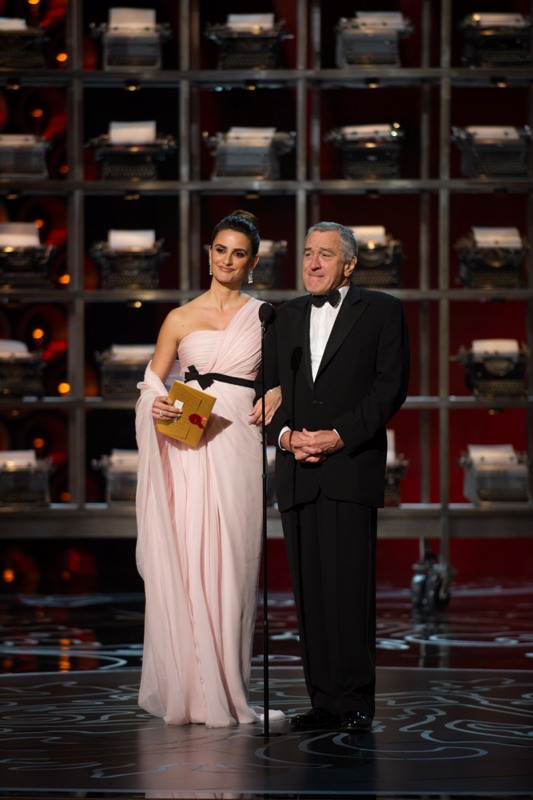 86-я церемония вручения премии «Оскар», актеры Пенелопа Крус и Роберт Де Ниро 86-я церемония вручения премии «Оскар», актеры Пенелопа Крус и Роберт Де Ниро