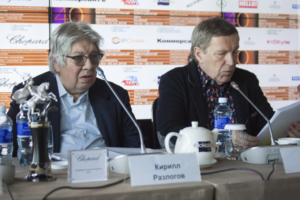 анонсирующая пресс-конференция 40-го ММКФ, программный директор Кирилл Разлогов, председатель отборочной комиссии Андрей Плахов анонсирующая пресс-конференция 40-го ММКФ, программный директор Кирилл Разлогов, председатель отборочной комиссии Андрей Плахов