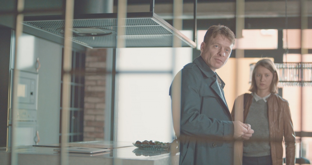 кадр из сериала Контакт