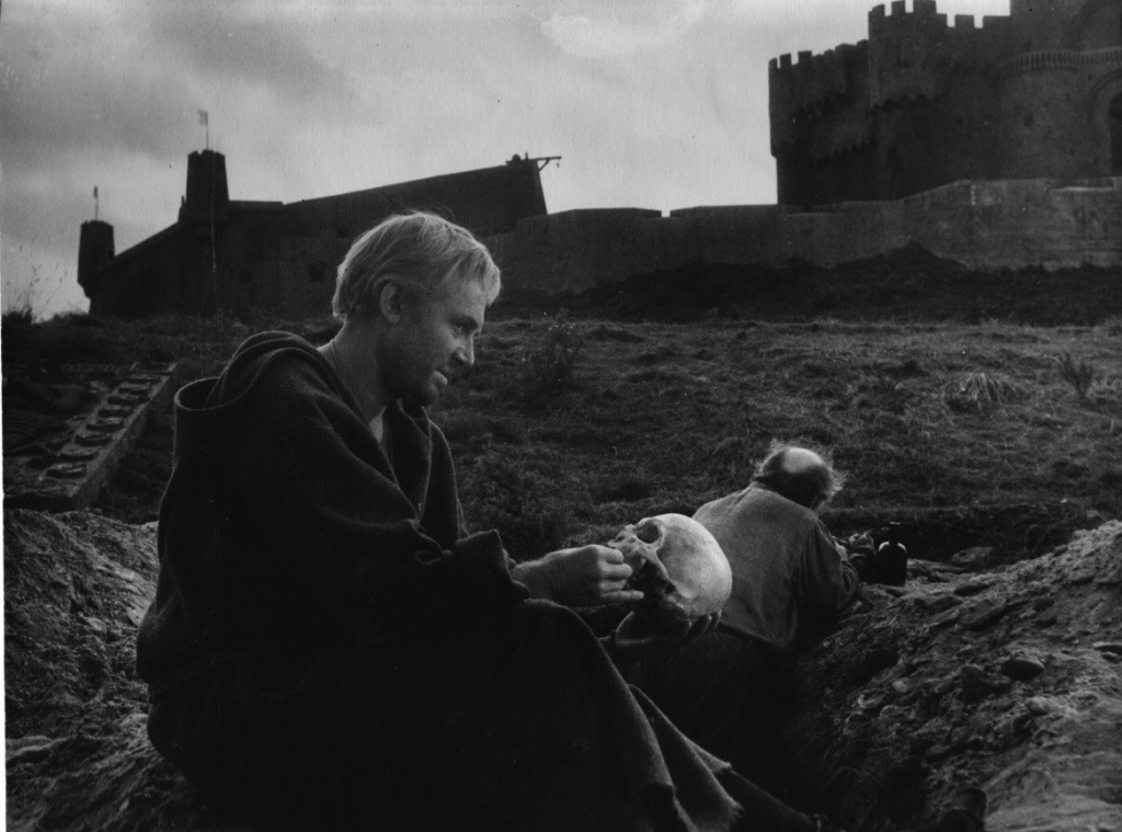 кадр из фильма "Гамлет"