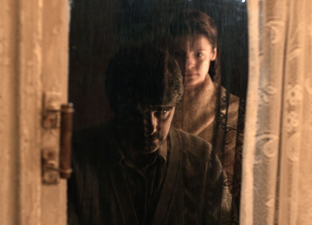 кадр из фильма Чужой дом