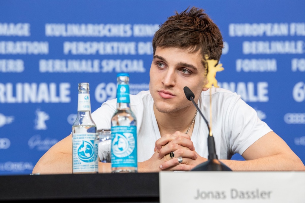 Пресс-конференция фильма "Золотая перчатка"