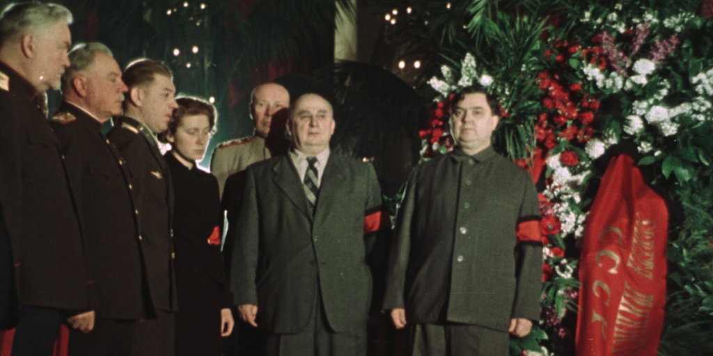 Кадр из фильма "Государственные похороны"